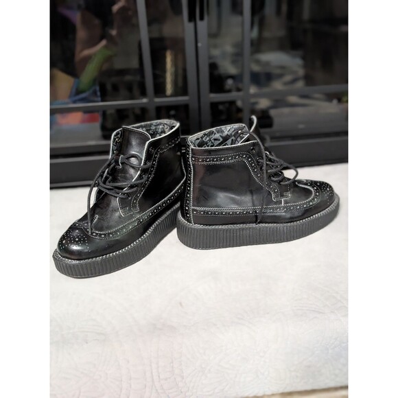 T.U.K Black Wingtip Leather Boot Size Men's 5 Women's 7.5 Punk Goth Y2K Biker - Picture 9 of 10